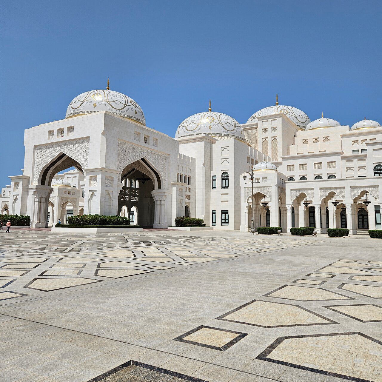 Abu-Dhabi-Private-Palace-Tour