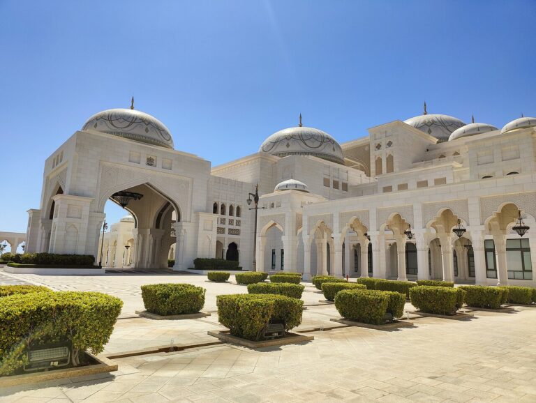 Luxury Tour to Qasr Al Watan – Iconic Domes, Columns & Intricate Interiors