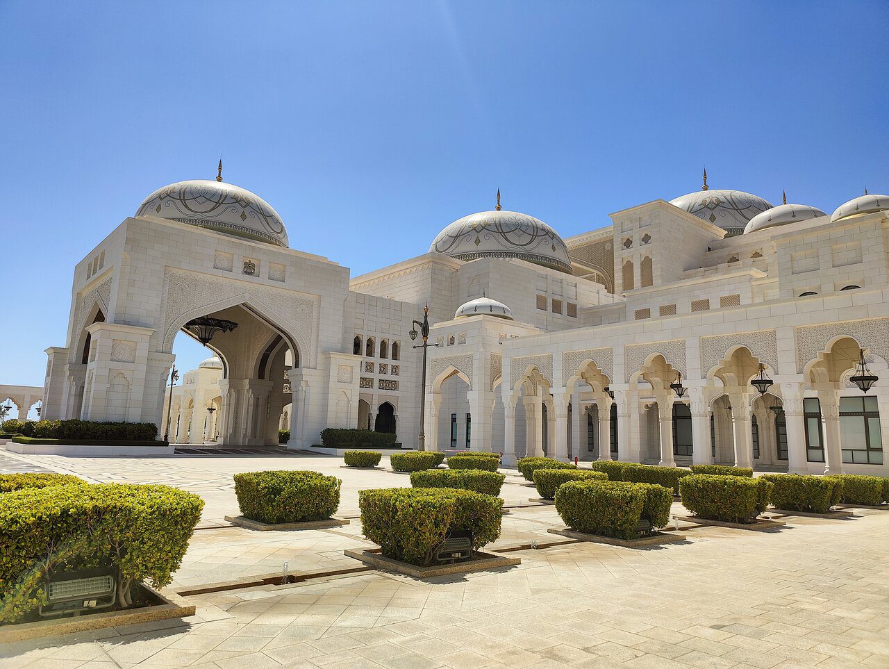 Luxury Tour to Qasr Al Watan – Iconic Domes, Columns & Intricate Interiors