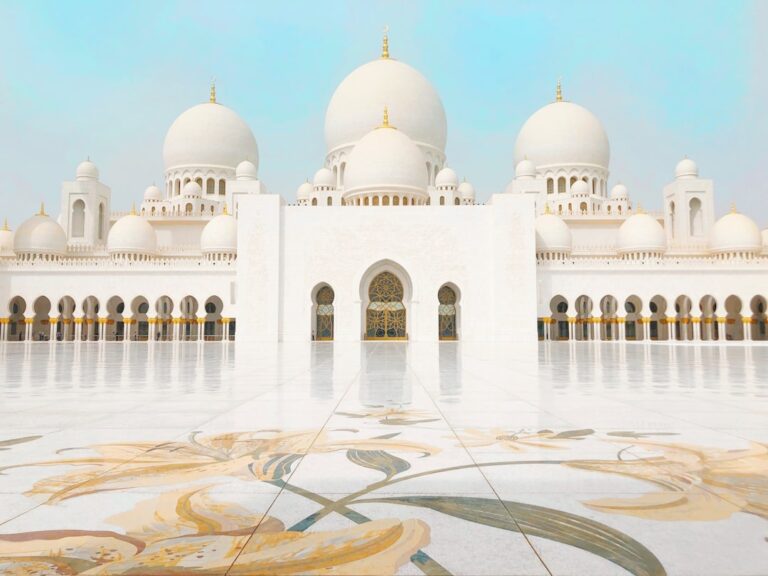Sheikh Zayed Grand Mosque — Friday Opening Hours & Visitor Guide - TripHabibi Dubai Tour Guide