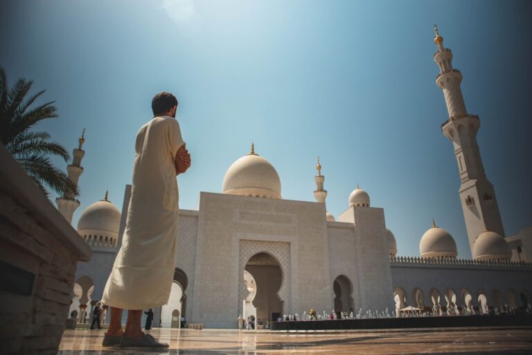Abu Dhabi Jumuah Prayer Timings — Friday Itinerary Guide - TripHabibi Dubai Tour Guide