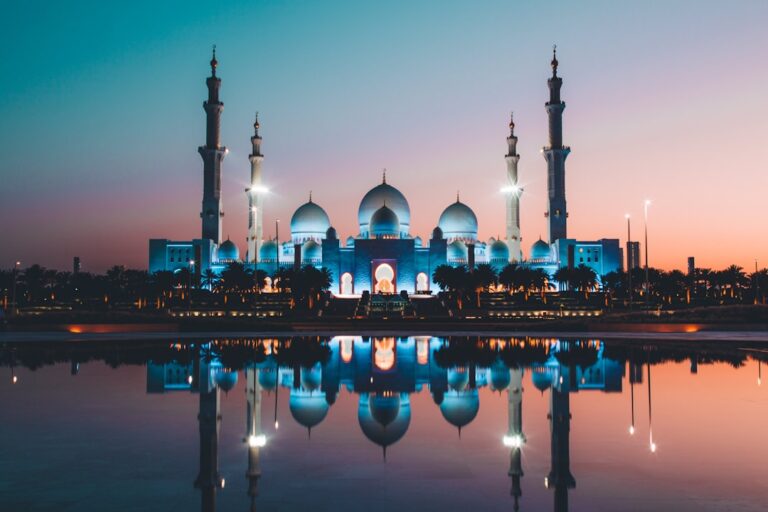 Abu Dhabi Friday Layover: Visit Qasr Al Watan After Jumuah - TripHabibi Dubai Tour Guide