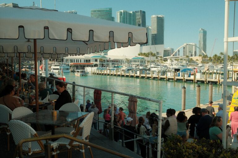 Dubai Marina Promenade Dining Guide — Best Waterfront Cafés & Restaurants - TripHabibi Dubai Tour Guide