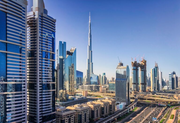 Dubai Marina vs Downtown Dubai — Complete Guide - TripHabibi Dubai Tour Guide