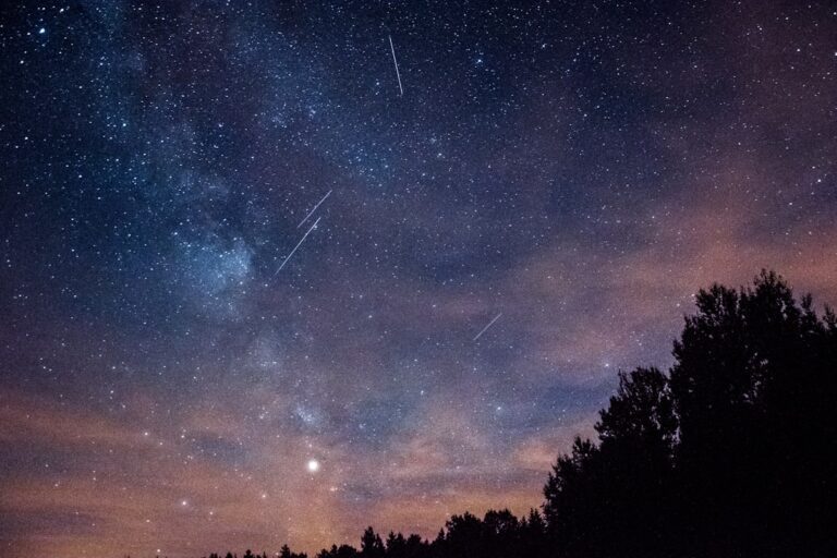Perseids Meteor Shower UAE: Complete Guide - TripHabibi Dubai Tour Guide
